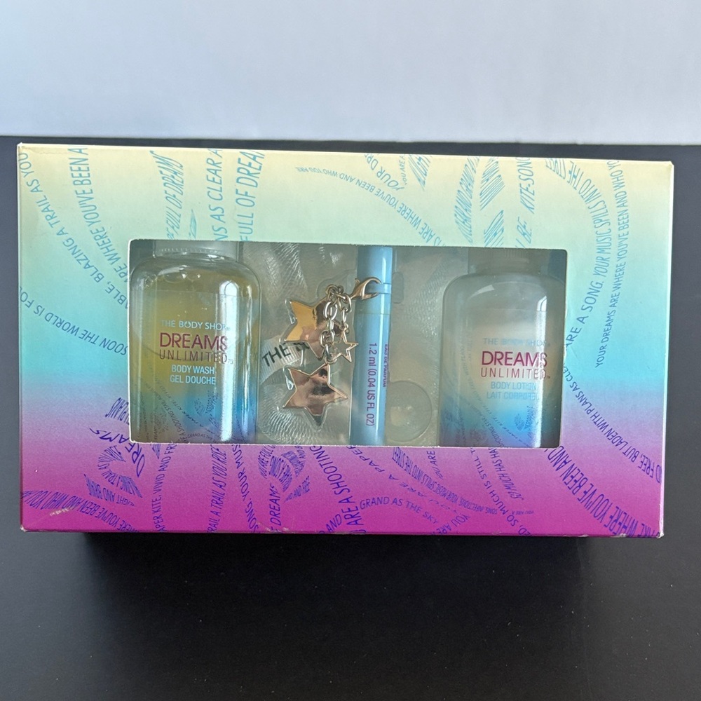 The Body Shop Dreams Unlimited Gift Set Body Wash Lotion Spritz Loofah 2010
